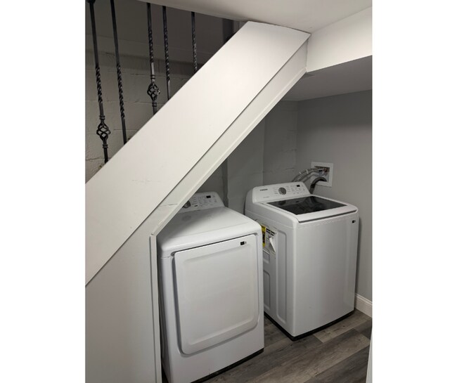 Building Photo - 1271 Limit Ave