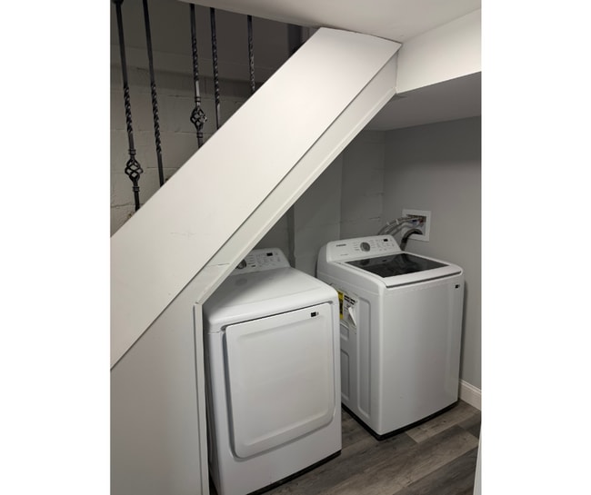 Building Photo - 1271 Limit Ave