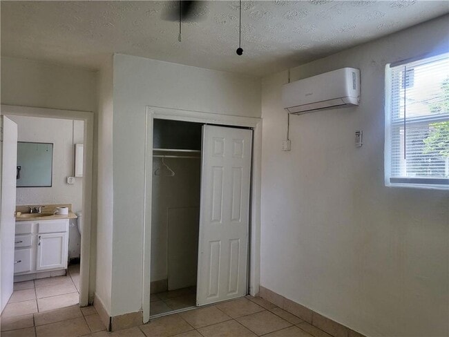 Foto del edificio - 1916 Claire Ave