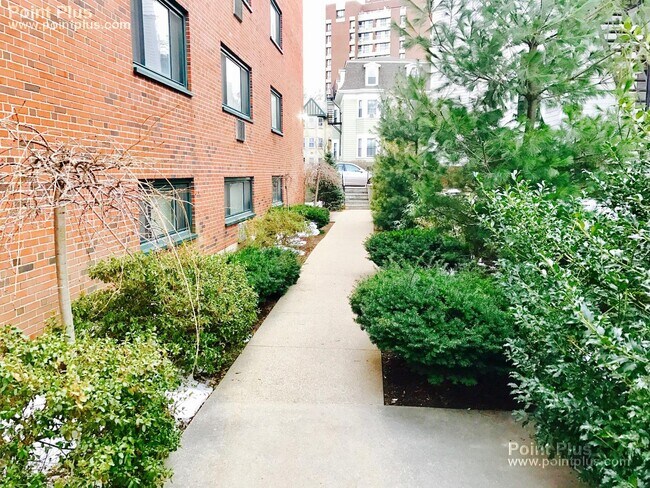 Building Photo - 376 Harvard St