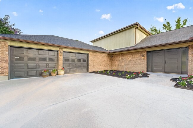 Building Photo - 2103 Winged Foot Dr