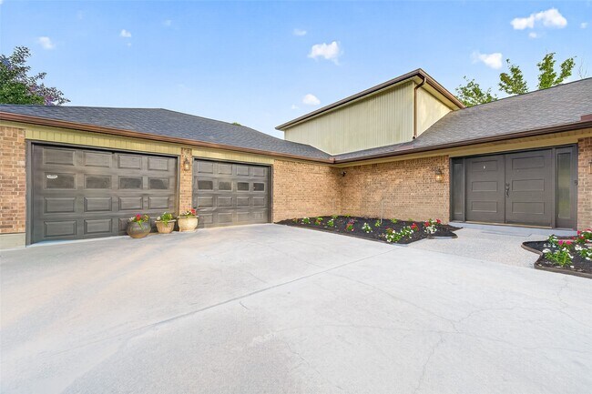 Foto del edificio - 2103 Winged Foot Dr
