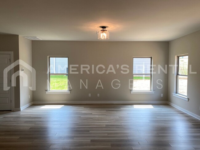 Building Photo - Home for Rent in Odenville, AL!!! Sign a 1...
