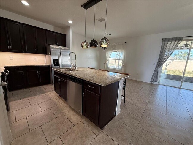 Foto del edificio - 453 Disa Dr