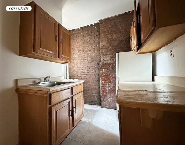 Building Photo - 306 W 21st St