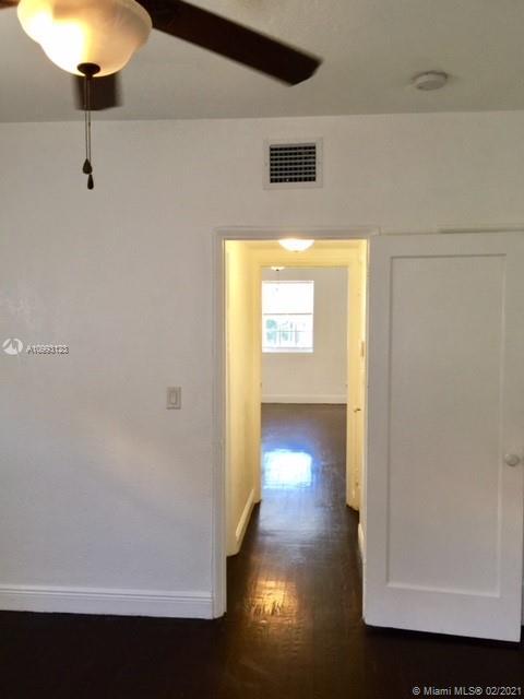 Foto del edificio - 8819 Harding Ave