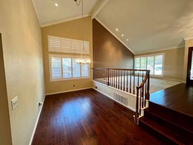 Building Photo - Newly Renovated 4 Bedroom, 3 Bathroom Home...