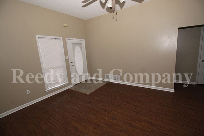 Foto del edificio - 6077 Wills Way Cir S