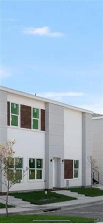 Building Photo - 901 E Yuma Ave