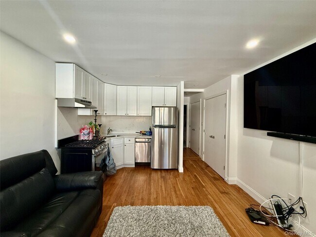 Foto del edificio - 765 Shore Rd