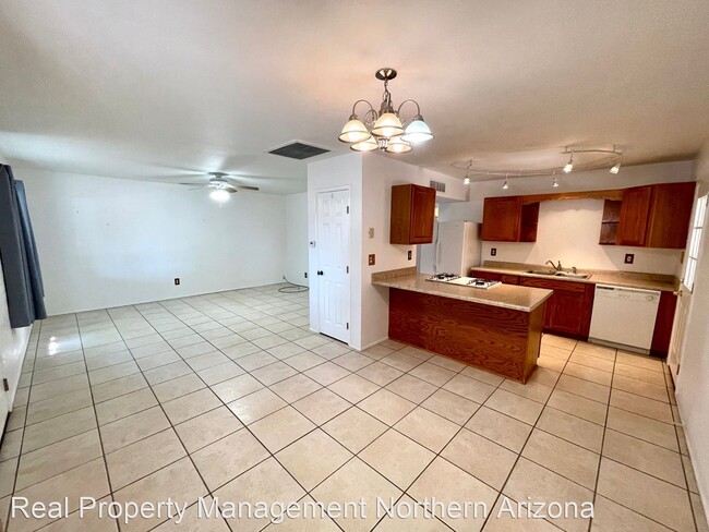 Building Photo - 3 br, 2 bath House - 2119 Davis Ave.