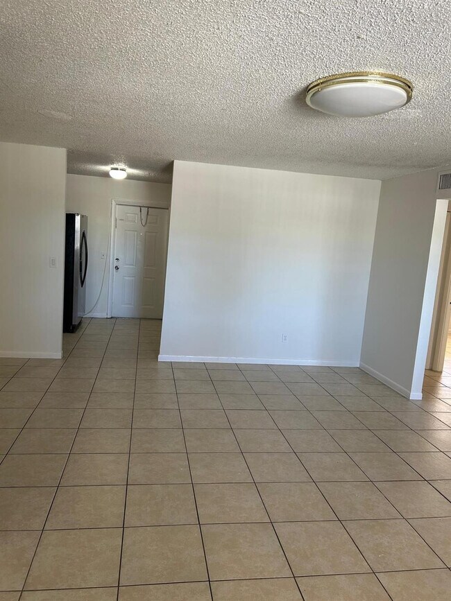Foto del edificio - 850 E Commercial Blvd