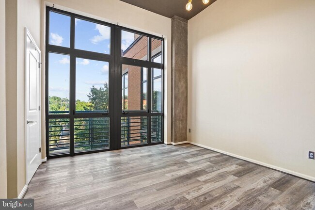 Building Photo - 2720 S Arlington Mill Dr