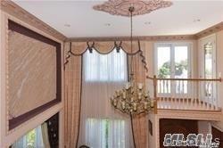 Foto del edificio - 77-16 Kew Forest Ln