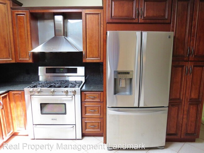 Building Photo - 5 br, 2.5 bath House - 3320 Park Avenue