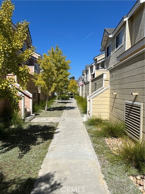 Building Photo - 2800 Plaza del Amo