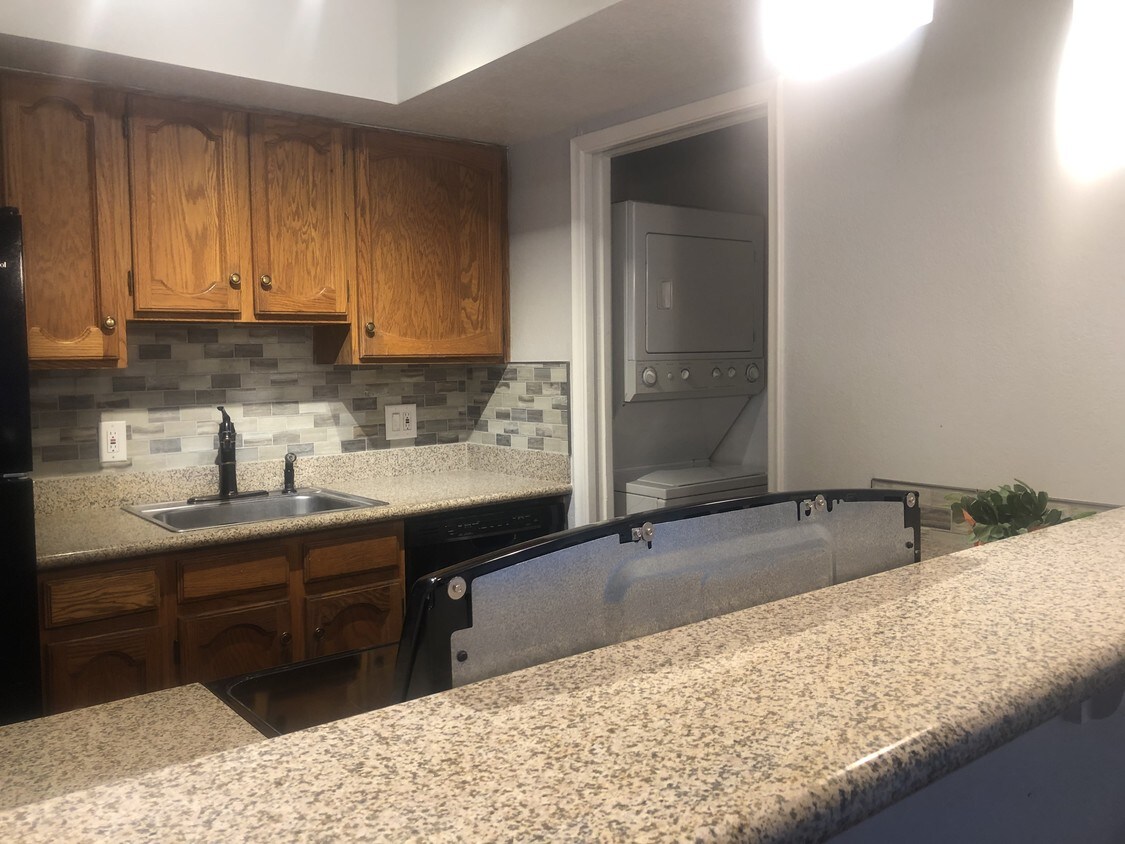 Foto principal - 1402 E Guadalupe Rd