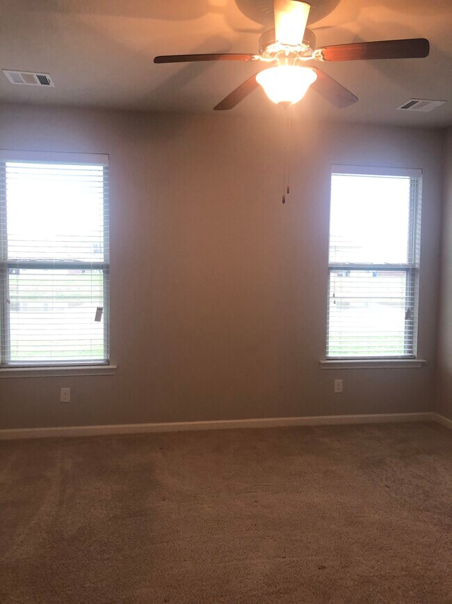 Building Photo - 39375 Legacy Oaks Ln