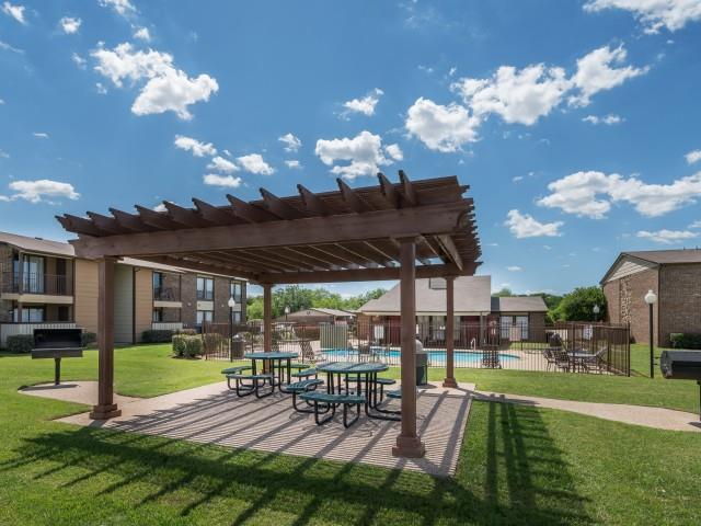 Foto del edificio - 8500 N Harwood Rd