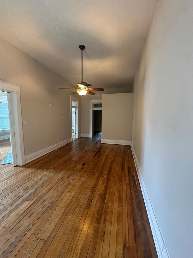 Building Photo - Beautiful and Spacious 2 BR 1 BA Apartment...