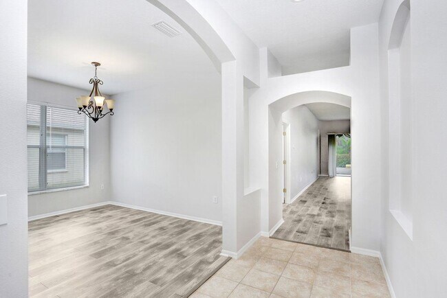 Foto del edificio - 15451 Martinmeadow Dr