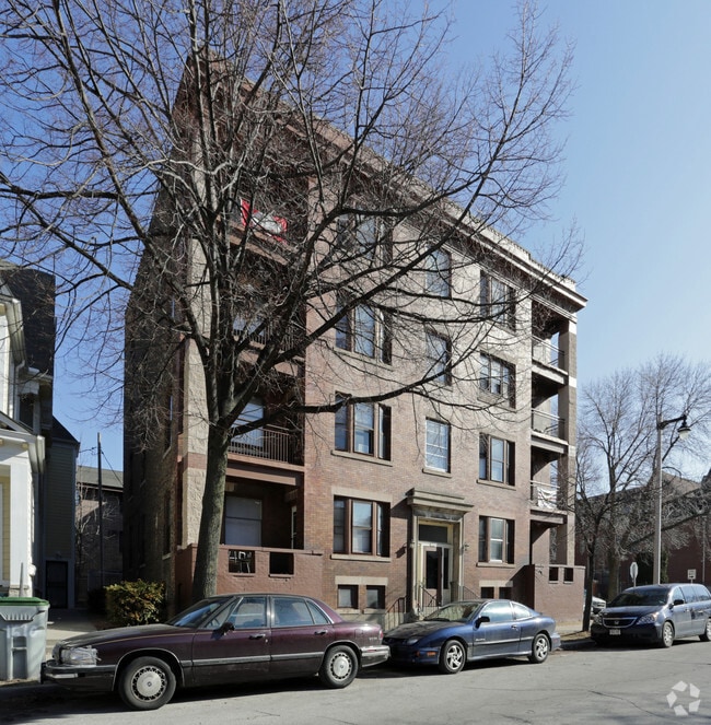 Building Photo - 1504 W Kilbourn Ave