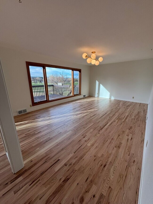 Building Photo - 5 BED | 3 BATH | CARPORT | WEST RAPID