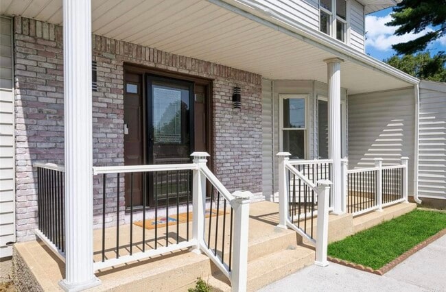 Building Photo - 1037 Commack Rd
