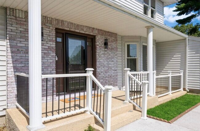 Foto del edificio - 1037 Commack Rd