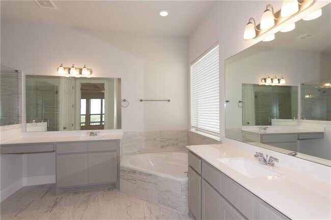 Foto del edificio - 3300 Scenic Valley Dr