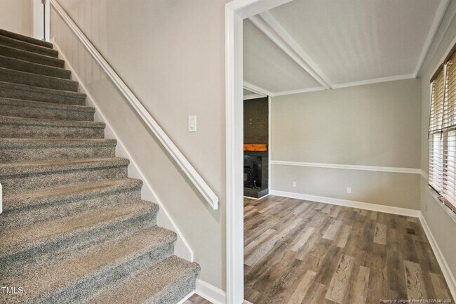 Foto del edificio - 7713 Charring Cross Ln