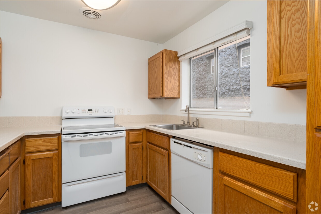 Primary Photo - Sunset House Apartments
