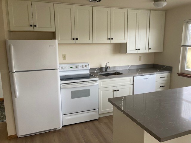 Foto principal - 12722 76th Ave S