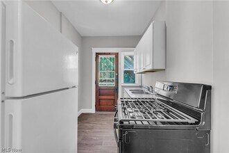Building Photo - 1321 W 85th St