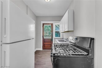 Building Photo - 1321 W 85th St