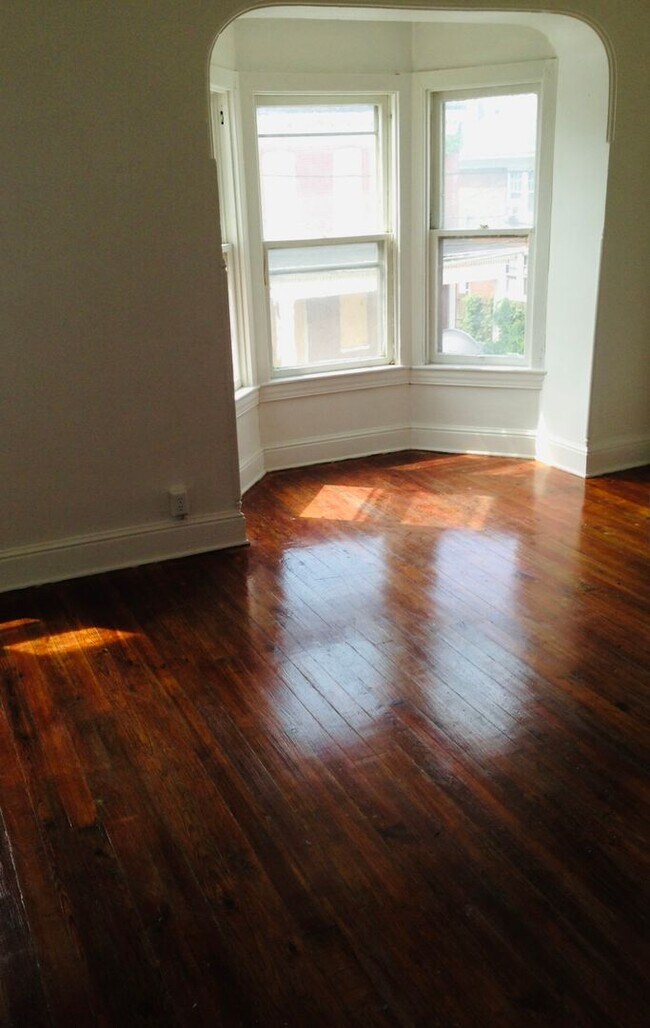 Foto del edificio - 527 E Philadelphia St