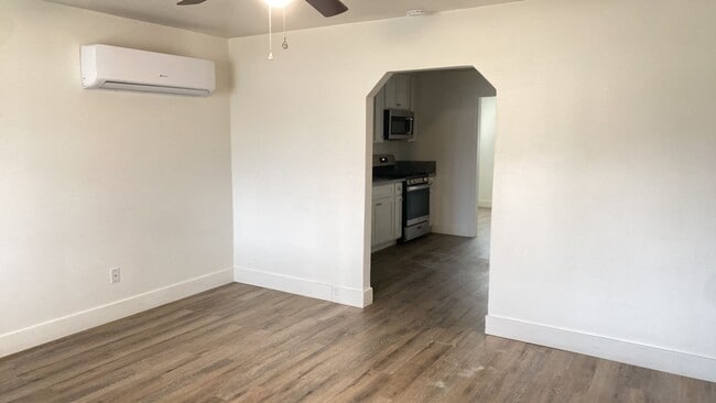 Building Photo - Recently Updated Delhi Home