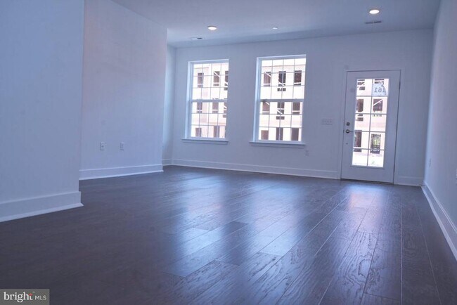 Foto del edificio - 123 Stoutsburg Blvd