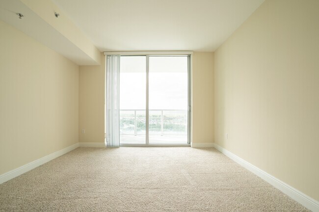Building Photo - 2641 N Flamingo Rd