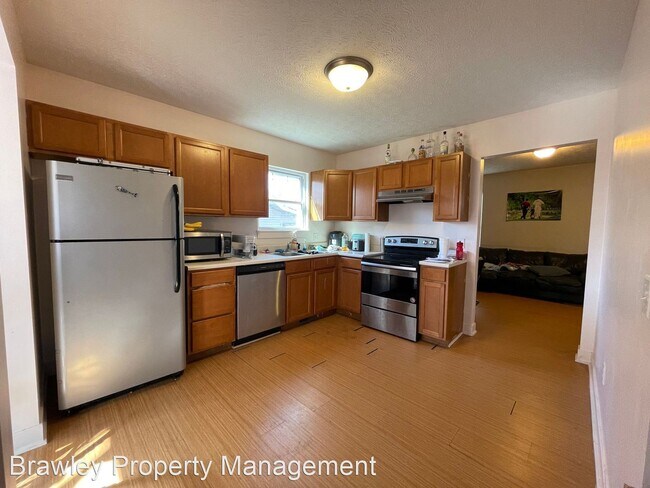 Building Photo - 3 br, 3.5 bath House - 304 E 17th St