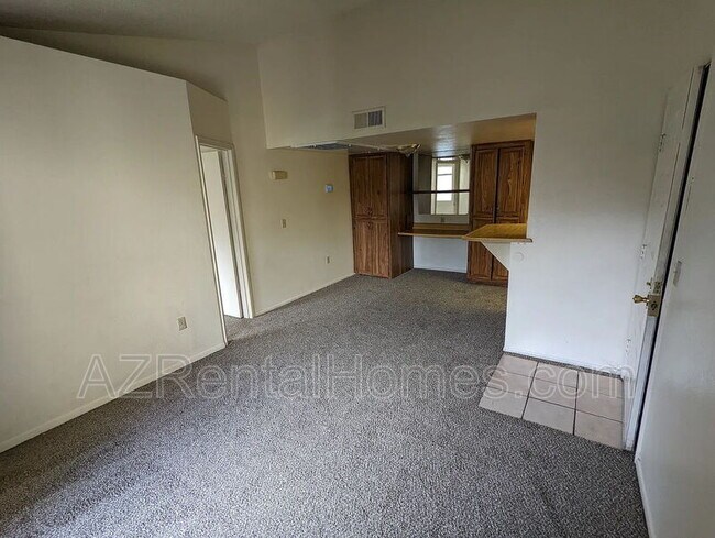 Foto del edificio - 461 W Holmes Ave