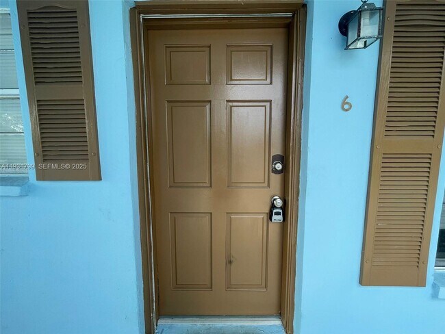 Foto del edificio - 4951 Wedgewood Way