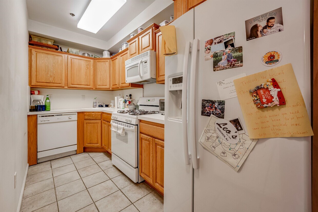 Primary Photo - 205-207 Madison St