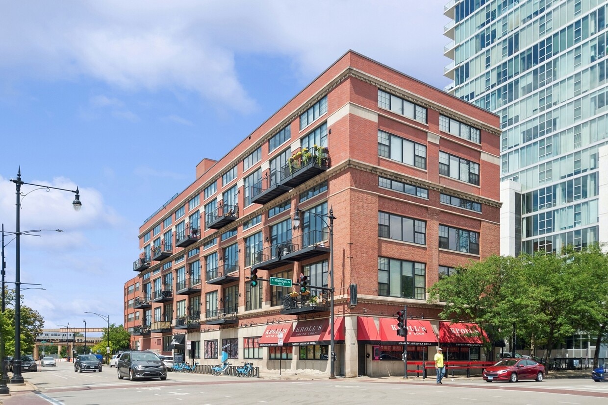 Foto principal - 70 E 18th St
