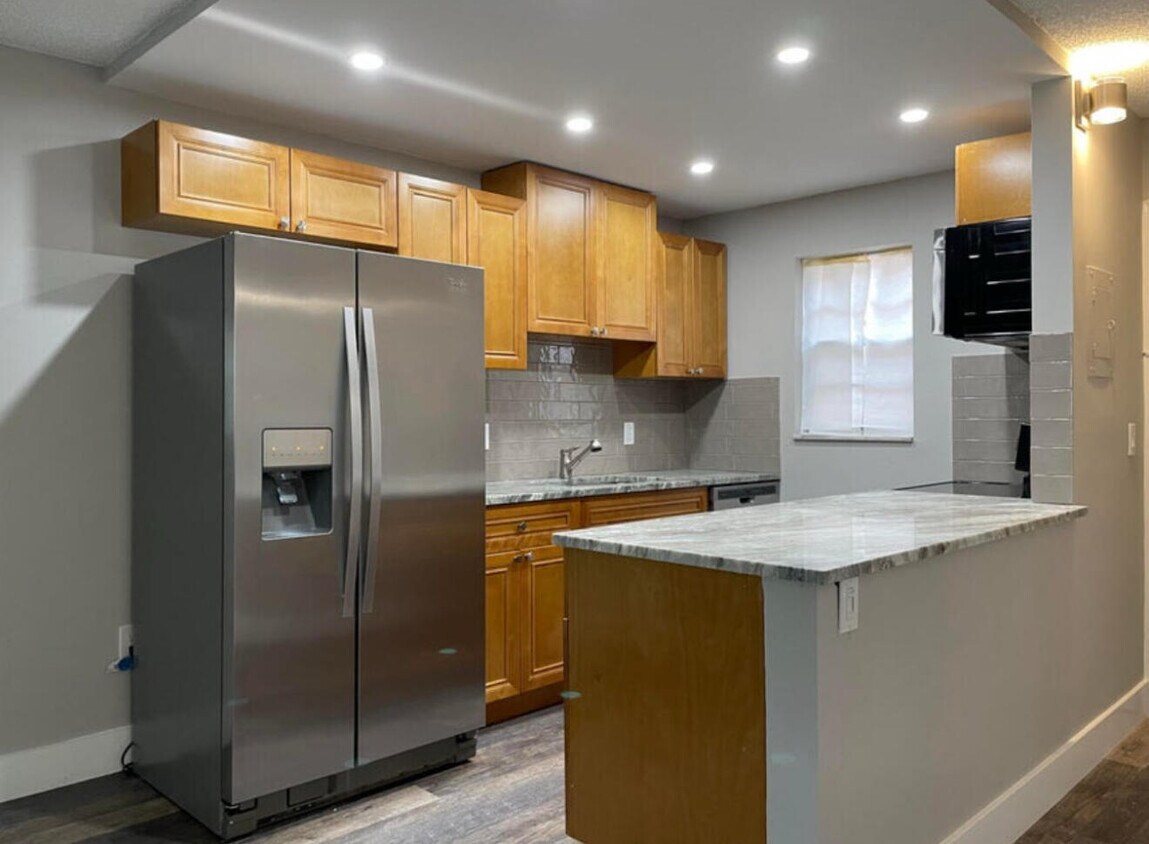 Foto principal - 650 SW 2nd Ave