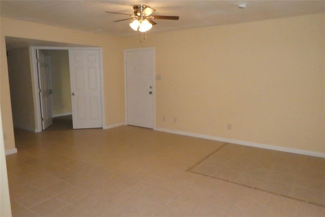Building Photo - 16111 Aspenglen Dr