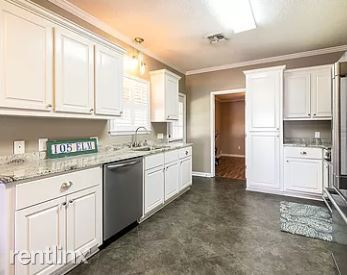 Building Photo - 3 br, 2 bath House - 105 Elm St