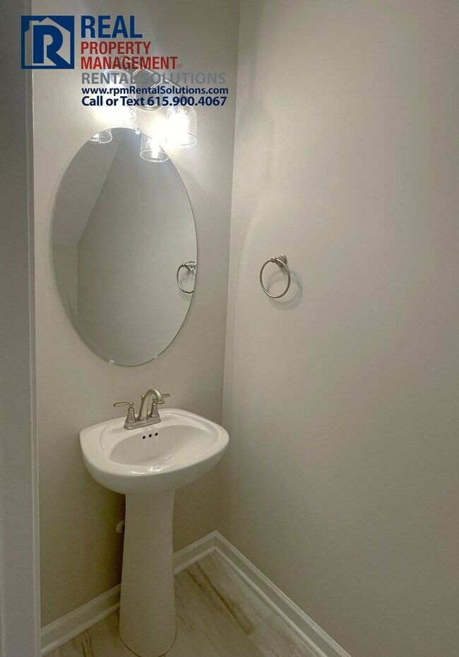 Building Photo - Beautiful 3 bedroom Mboro Townhome! Neighb...