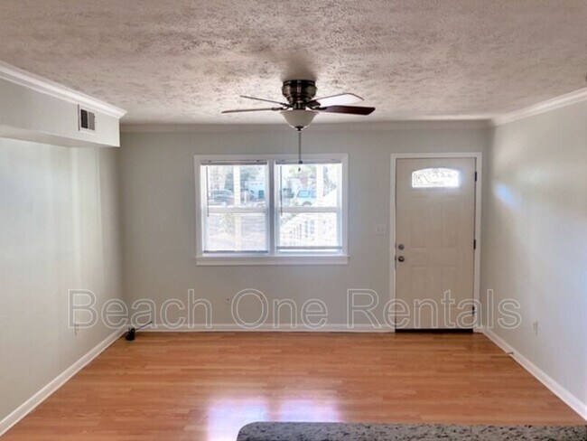 Building Photo - 902 27th Ave S