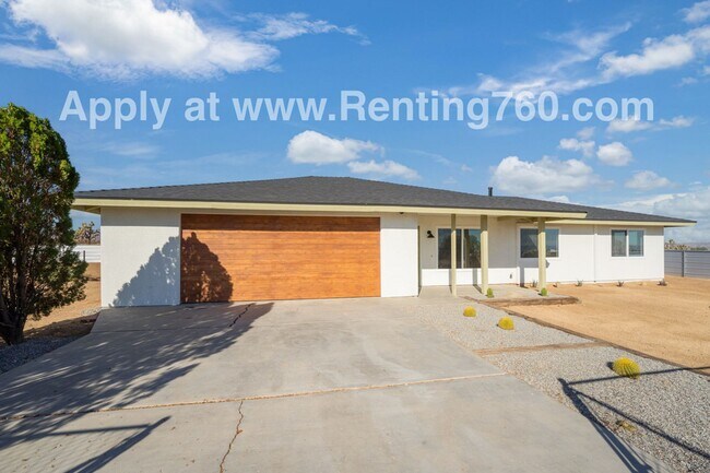 Foto del edificio - Desert Serenity Meets Modern Comfort in La...